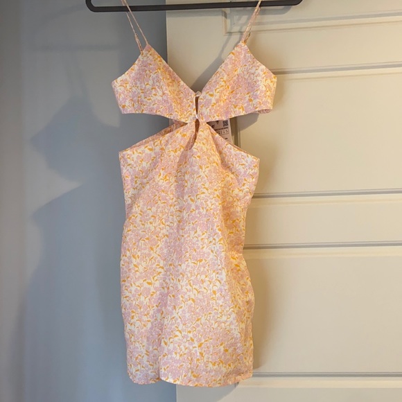 Brand new Zara cut out dress SOLD OUT ONLINE - Picture 1 of 5